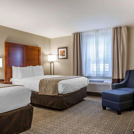 Comfort Inn & Suites Sturbridge-Brimfield エクステリア 写真
