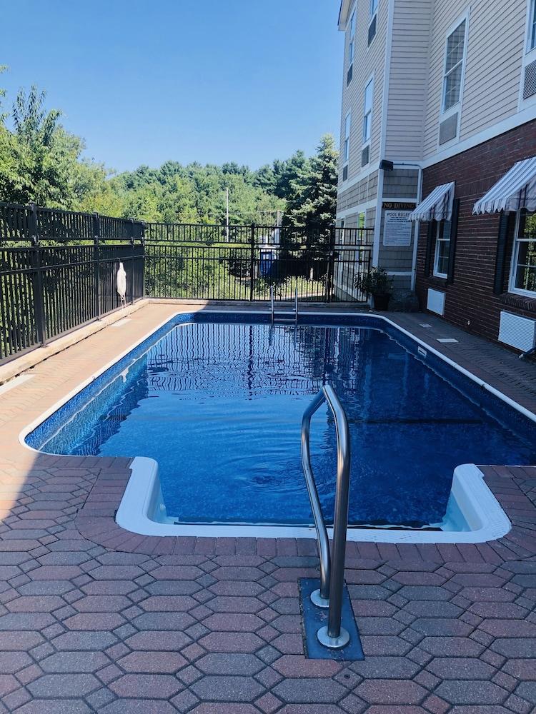 Comfort Inn & Suites Sturbridge-Brimfield エクステリア 写真