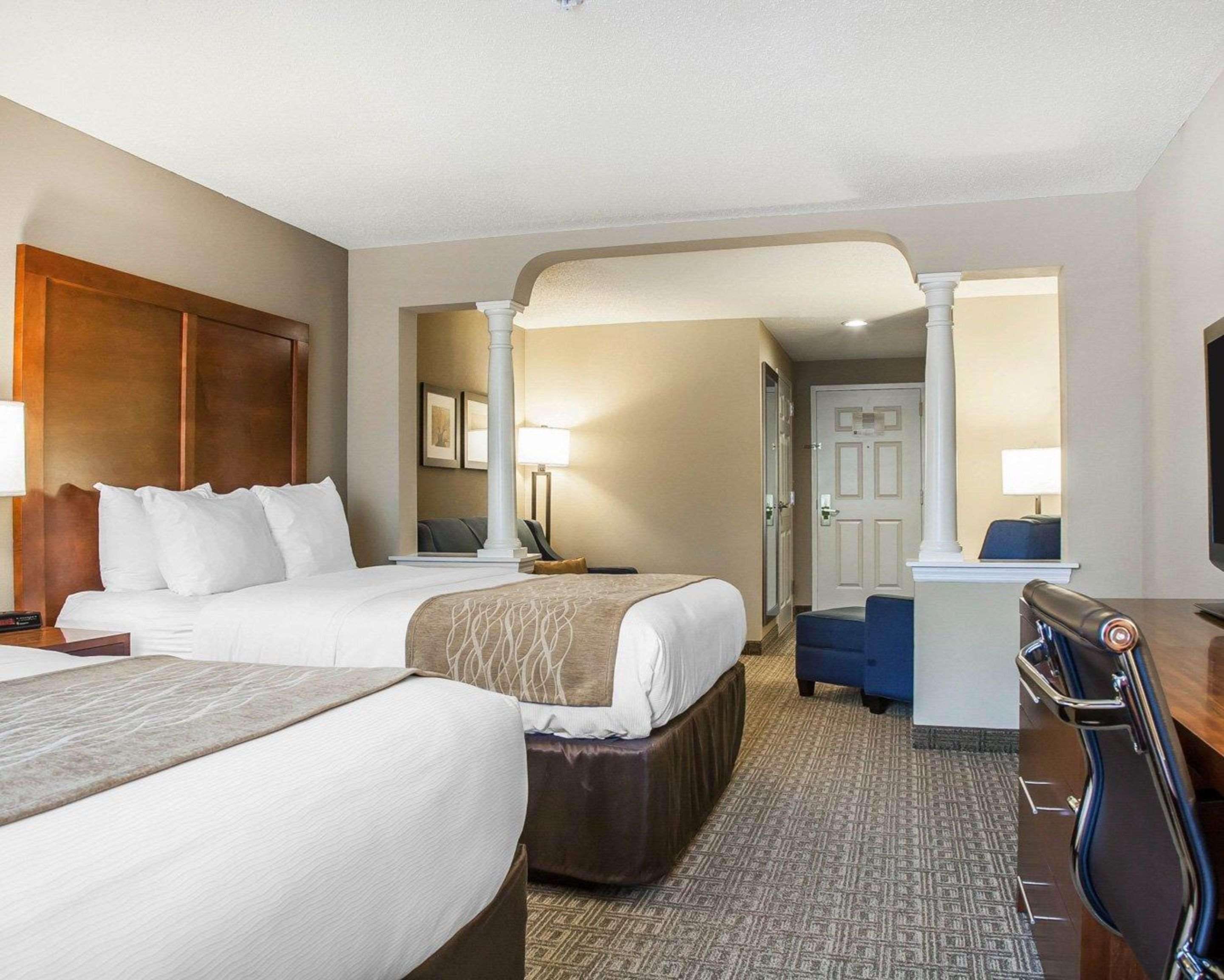 Comfort Inn & Suites Sturbridge-Brimfield エクステリア 写真