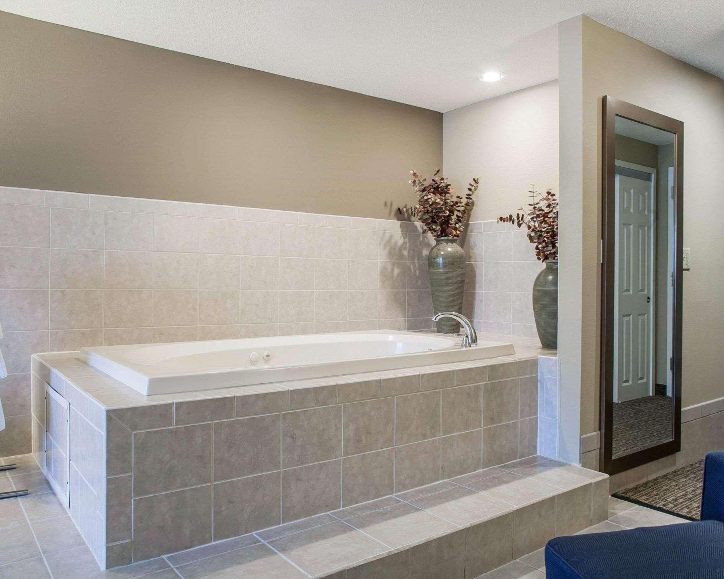 Comfort Inn & Suites Sturbridge-Brimfield エクステリア 写真