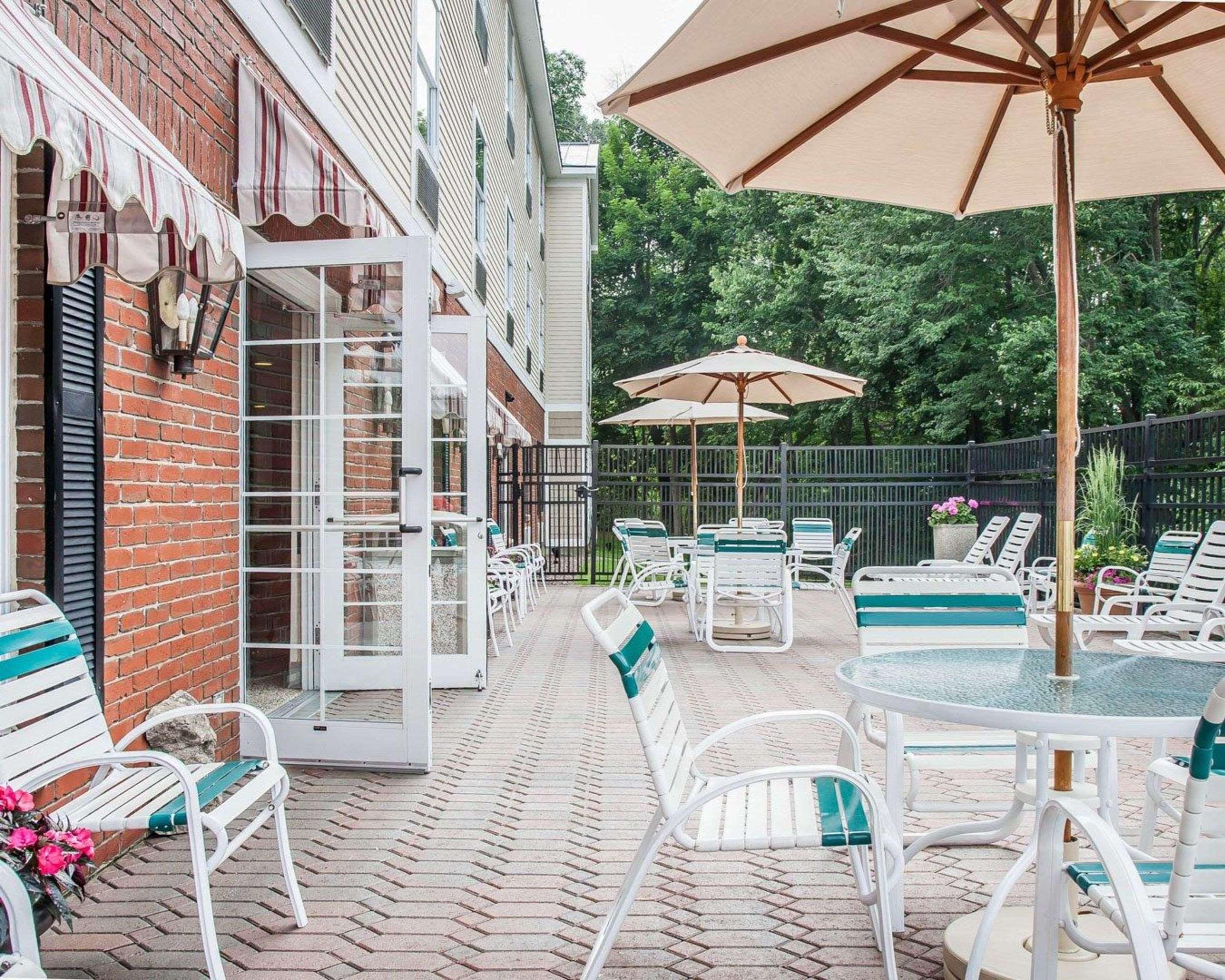 Comfort Inn & Suites Sturbridge-Brimfield エクステリア 写真