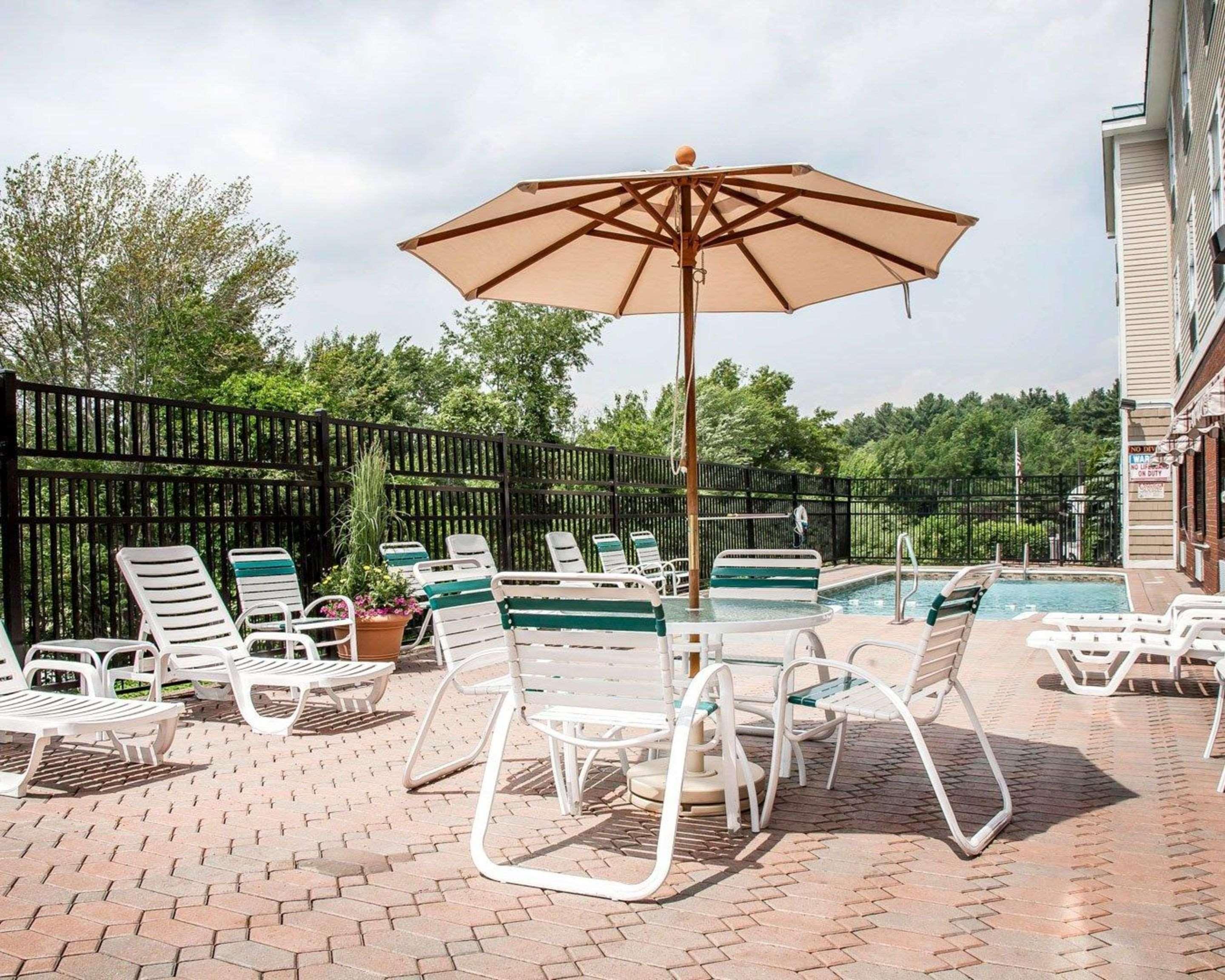 Comfort Inn & Suites Sturbridge-Brimfield エクステリア 写真