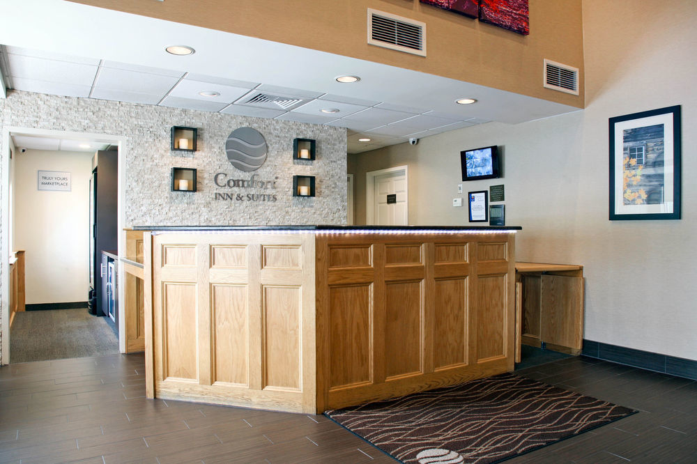 Comfort Inn & Suites Sturbridge-Brimfield エクステリア 写真