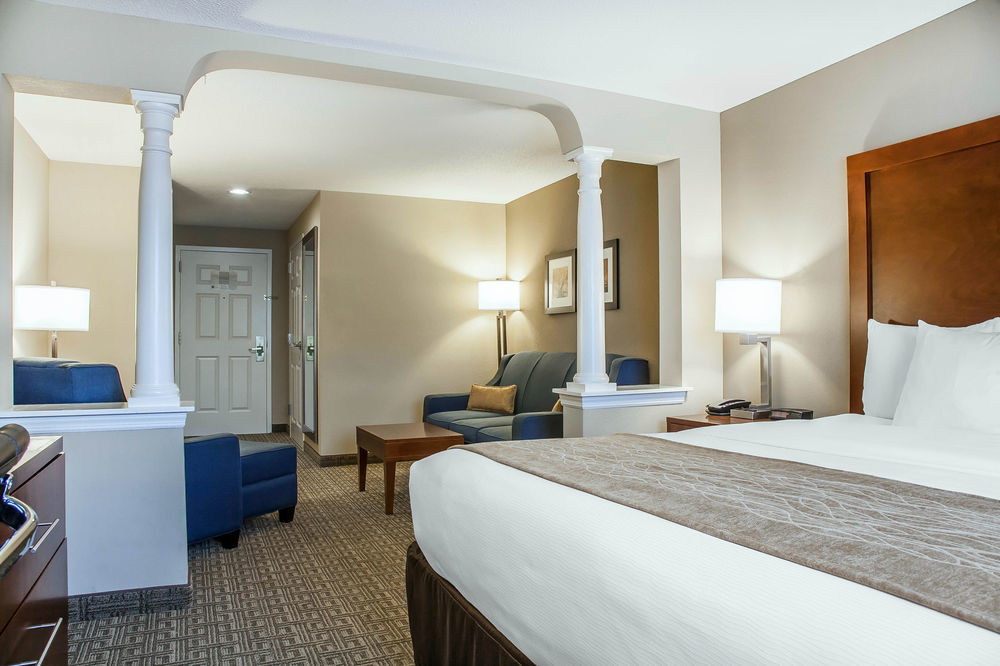 Comfort Inn & Suites Sturbridge-Brimfield エクステリア 写真